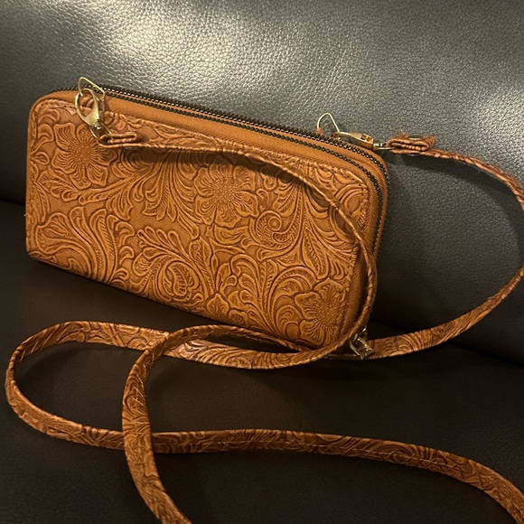 Darcy Marks Crossbody Wallet Purse - Picture 2 of 7